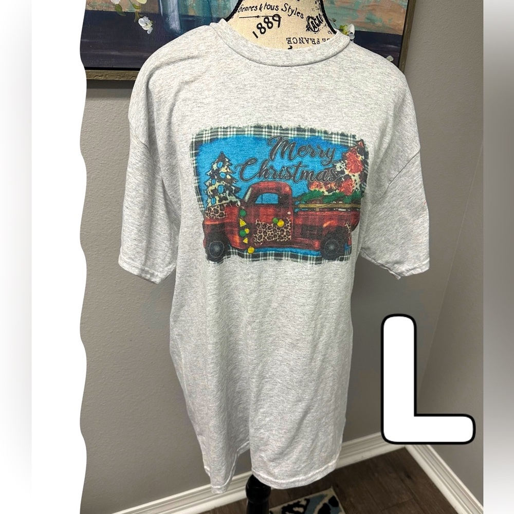 Christmas tshirt. Size L